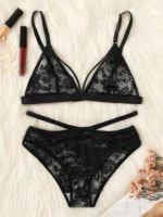 ensemble de lingerie en dentelle à harnais