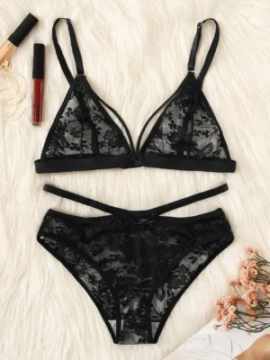 ensemble de lingerie en dentelle à harnais