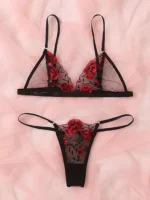 ensemble de lingerie à broderie à tulle.