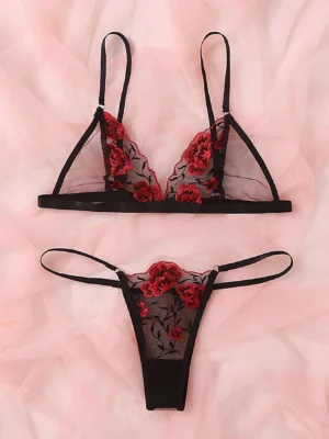 ensemble de lingerie à broderie à tulle.