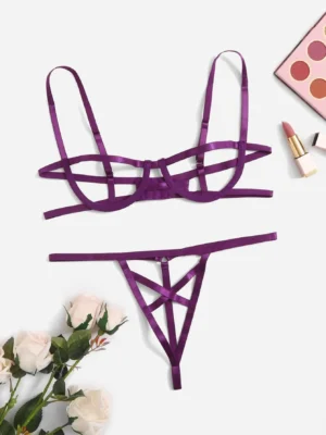 ensemble de lingerie découpé