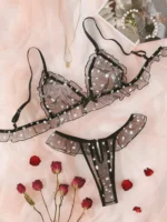 ensemble de lingerie fleuri à tulle brodé, avec nœud papillon