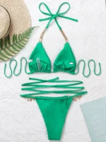 haut de bikini avec strass ras-du-cou