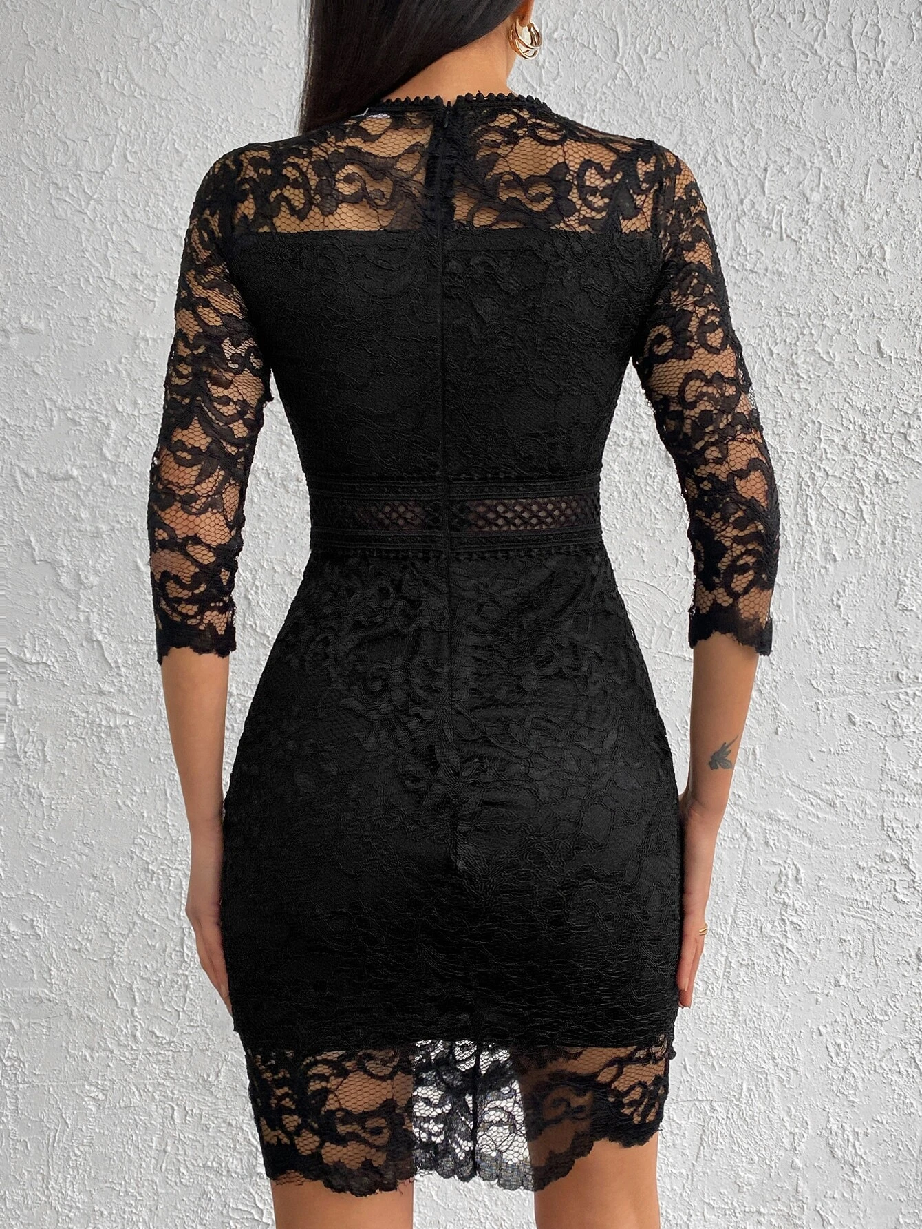 robe moulante en dentelle – Image 2