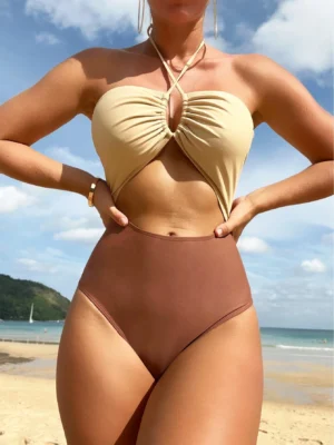 maillot de bain une pièce à blocs de couleurs découpé ras-du-cou