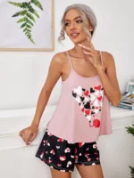 ensemble de pyjama à fines brides avec imprimé cœur