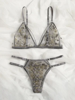 Ensemble de lingerie brodé fleur découpe