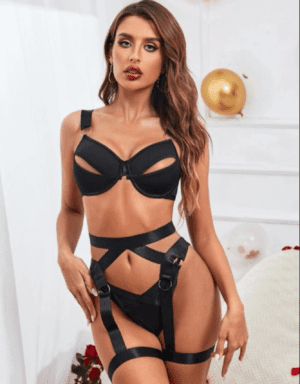 ensemble de lingerie découpe à armatures et jarretiere
