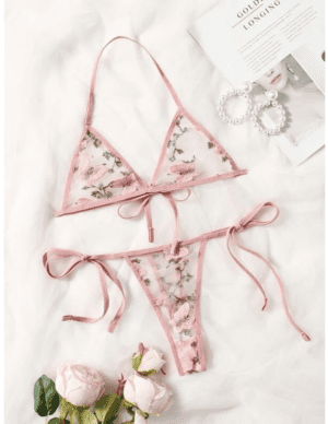 Ensemble de lingerie en maille brodée avec motif de papillon