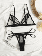 Ensemble de lingerie transparent