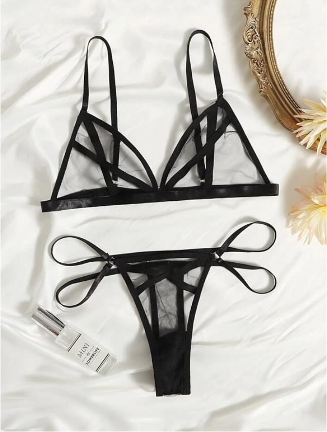 Ensemble de lingerie transparent