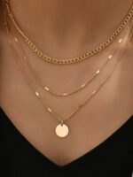 Collier à breloque déchiré