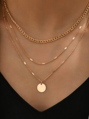 Collier à breloque déchiré
