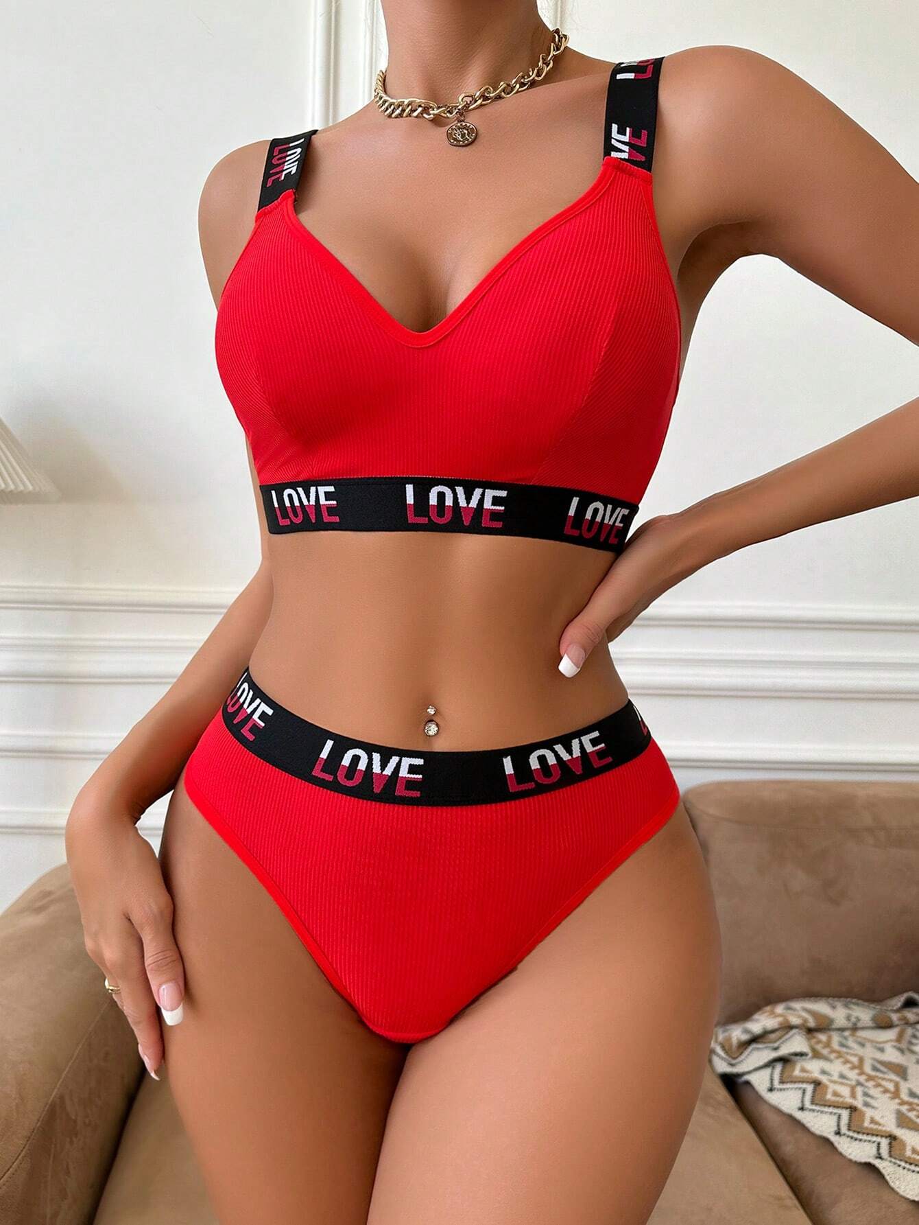 Ensemble De Soutien-gorge Et De Sous-vêtements Pour Femmes Avec Impression De Lettres Et Garniture Contrastante – Image 3